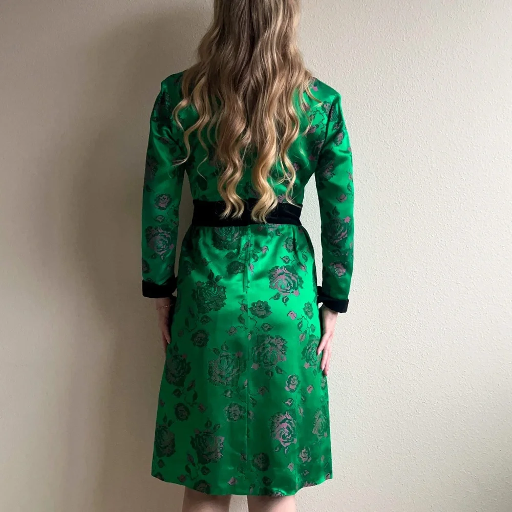 Vintage 1950s Emerald Satin Dress With Pink Florals (M) - Picture 4 of 12